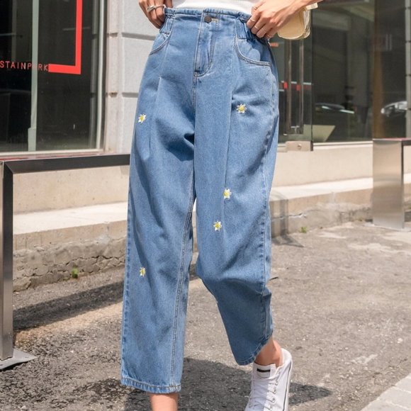 Floral Embroidery Cropped Mom Fit Jeans - Picture 1 of 6